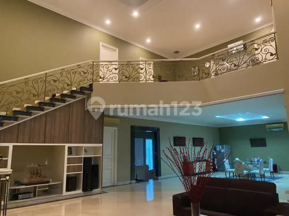 Rumah Mewah di Mediterania Kelapa Gading