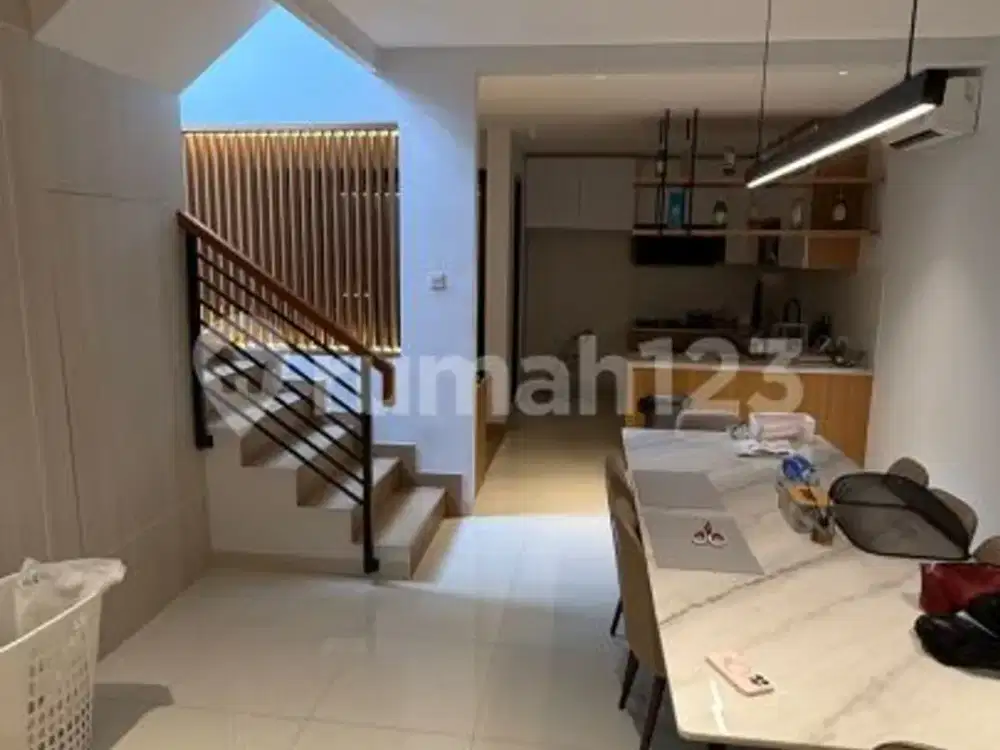Rumah Bagus Modern Minimalis Dijual di Taman Tirta Sunter