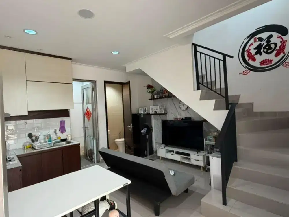 Dijua Rumah 2 Lantai di Virginia Pik 2. Semi Furnish
