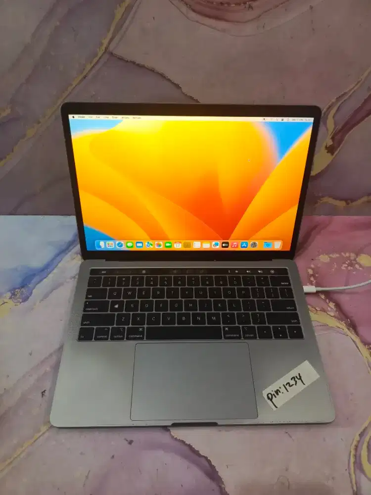 macbook pro 13 inch 2019 core i5 touchbar SECOND