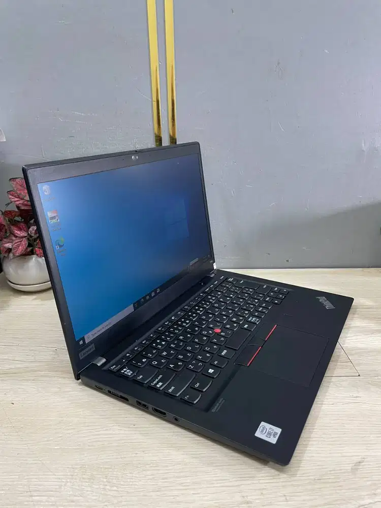 LAPTOP LENOVO T14s i7 GEN10 32/256 LAYAR 14 INCH *ET