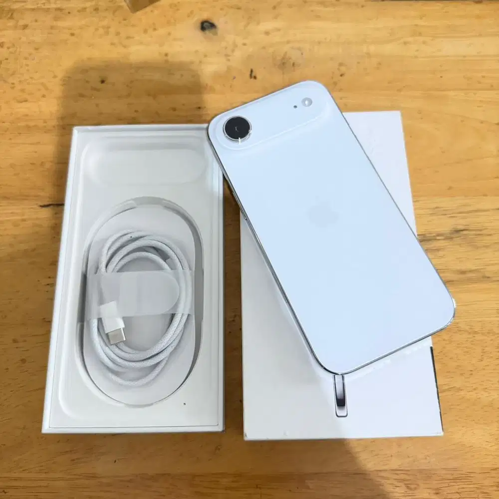 iPhone 17 Air 256GB White Mulus Fullset Garansi Resmi ibox 9 Bulan