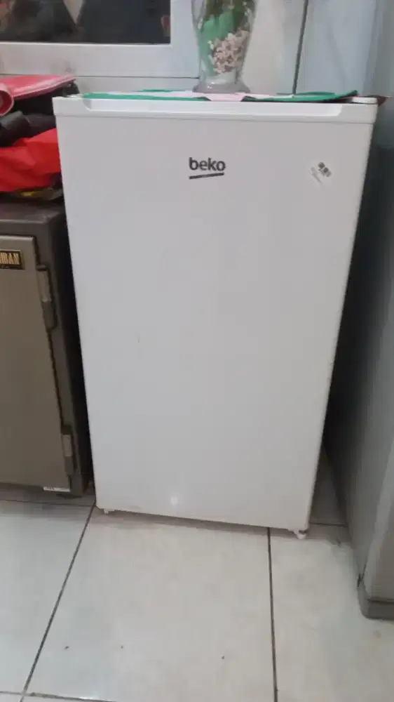Kulkas Mini BEKO 90L Mulus Dingin Normal - Rp 1,1jt Nego Pindah rumah