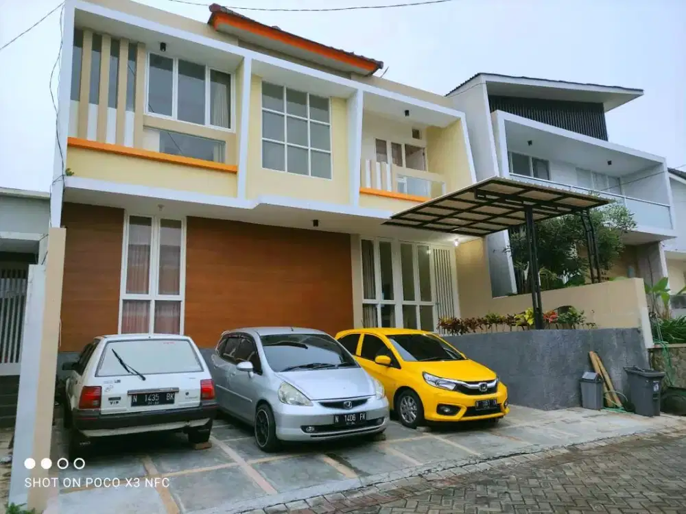 Dijual Villa 2 Lantai Siap Huni Lokasi Strategis Di Kota Batu