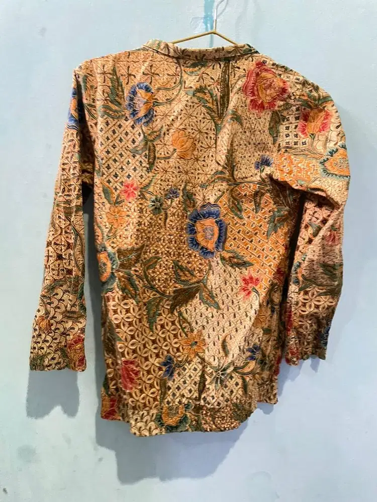 Baju atasan bekas