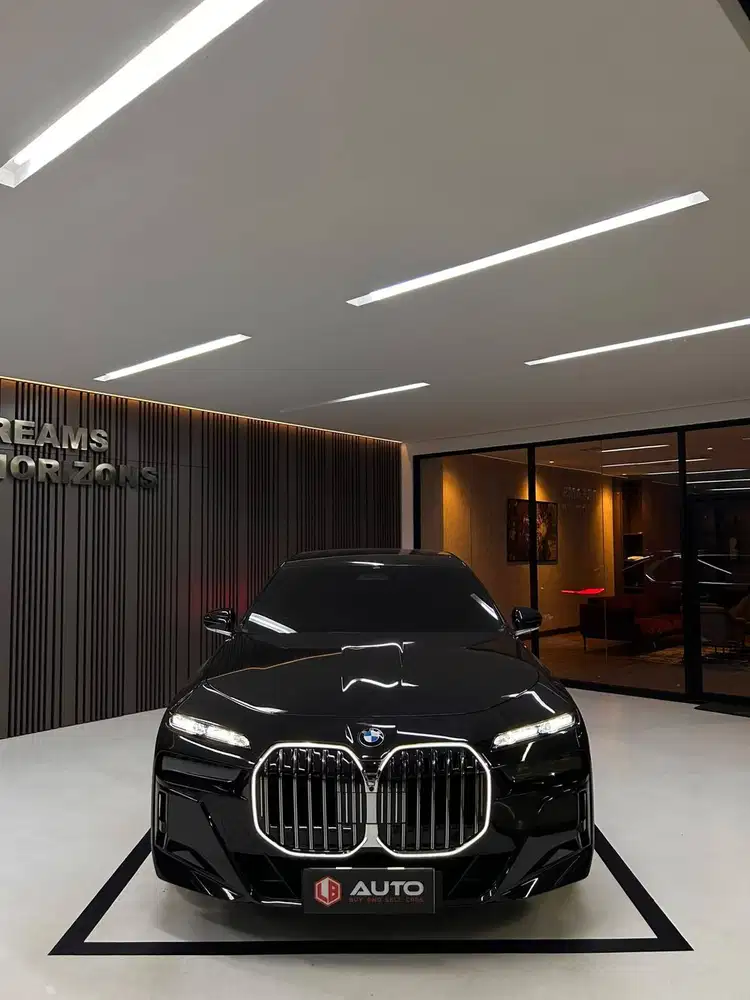 BMW 735i M-Sport 2024 Hitam Km8rb Panoramic Display B3ARA Nik 2023