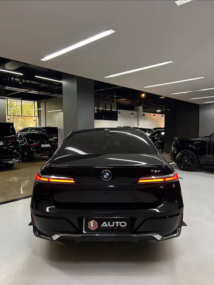 BMW 735i M-Sport 2024 Hitam Km8rb Panoramic Display B3ARA Nik 2023