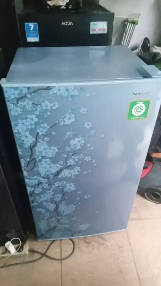 Kulkas 1 pintu merk sharp normal dingin bekungo nego tipis