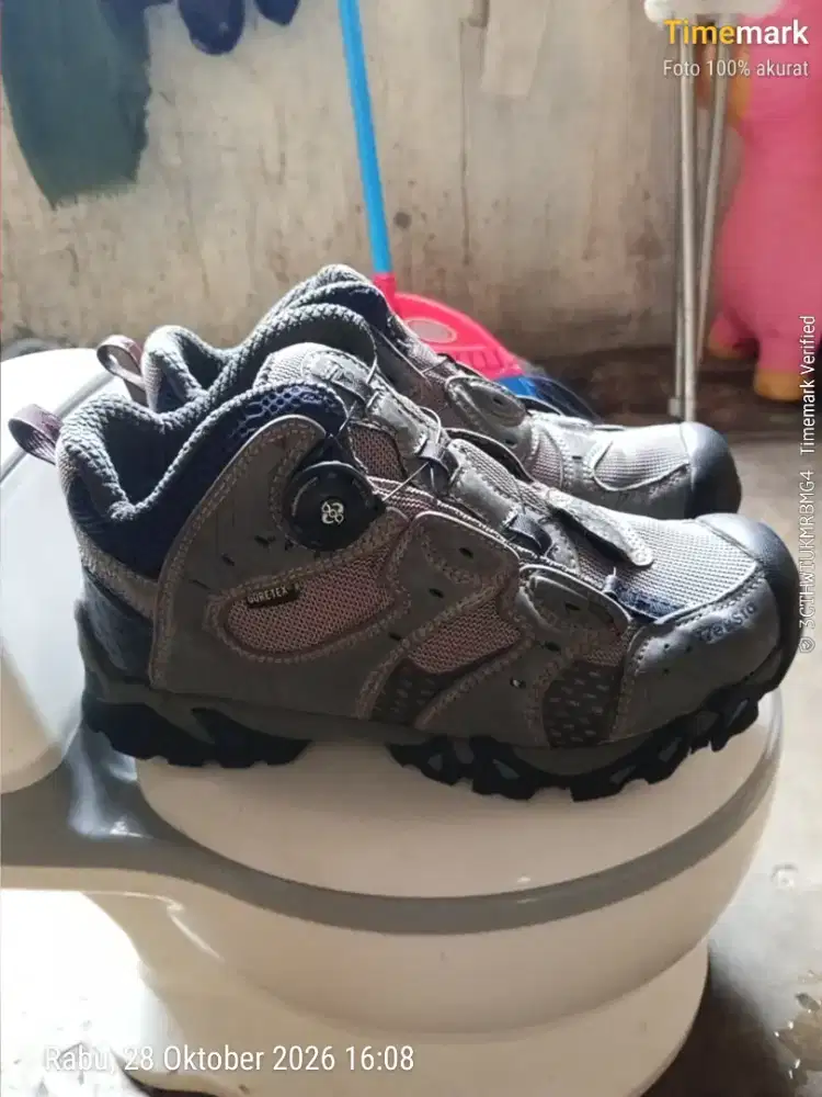 Sepatu safety treksta goretex kobra