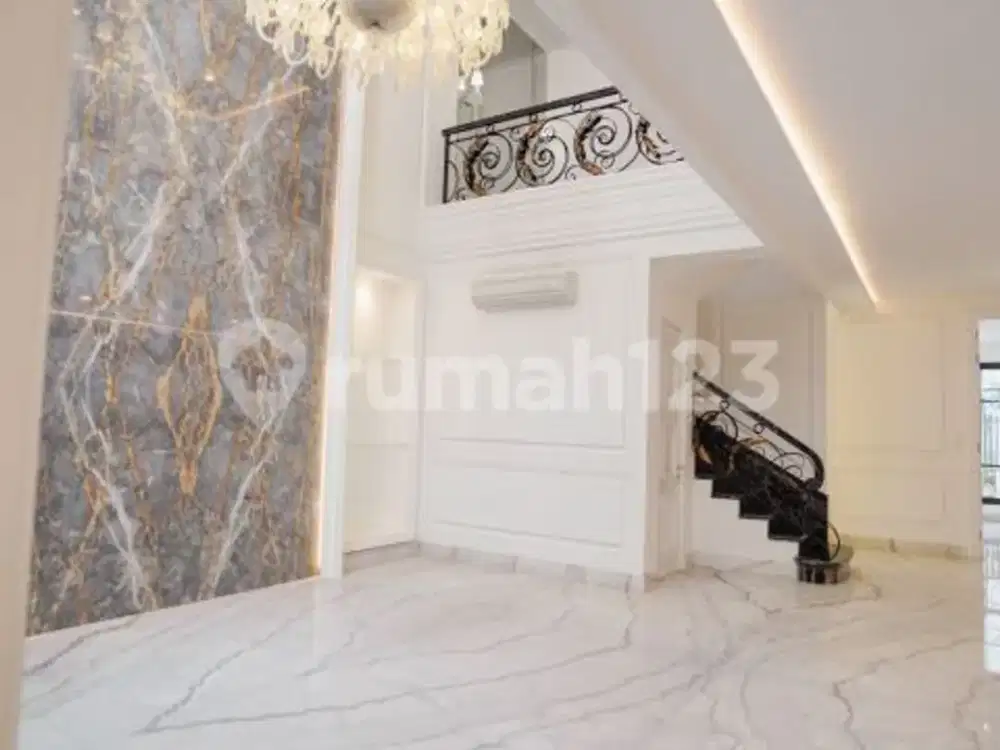 Rumah Model Klasik Siap Huni di Vila Gading Indah Kelapa Gading