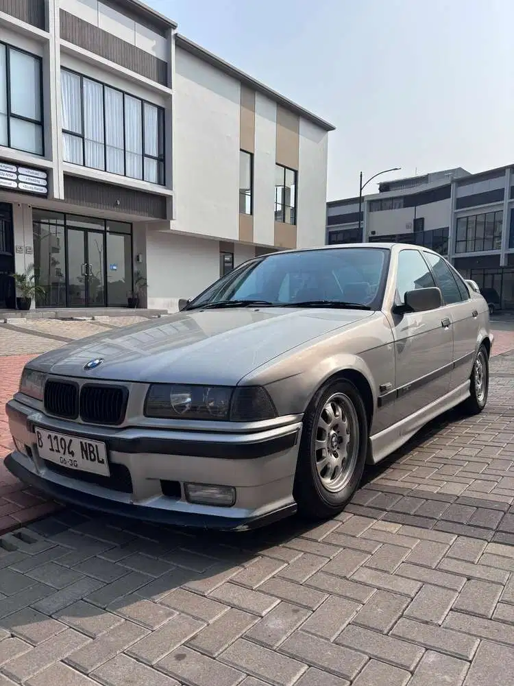 BMW 320i 1995 Bensin