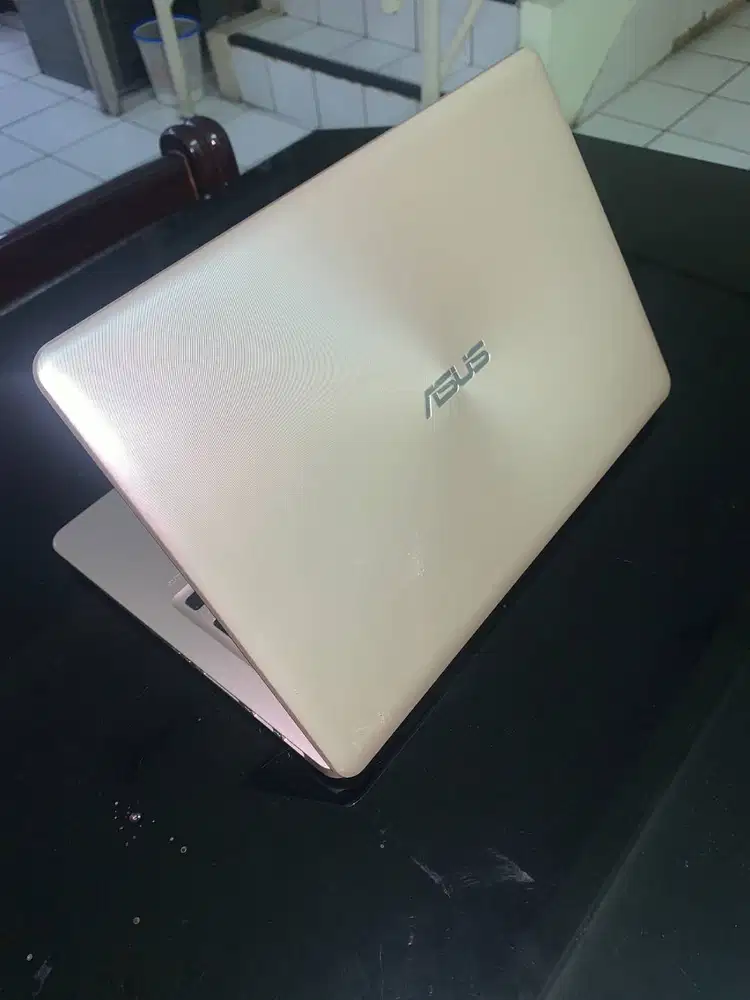 JUAL CEPAT! LAPTOP ASUS NOTEBOOK (KONDISI FISIK +90%)