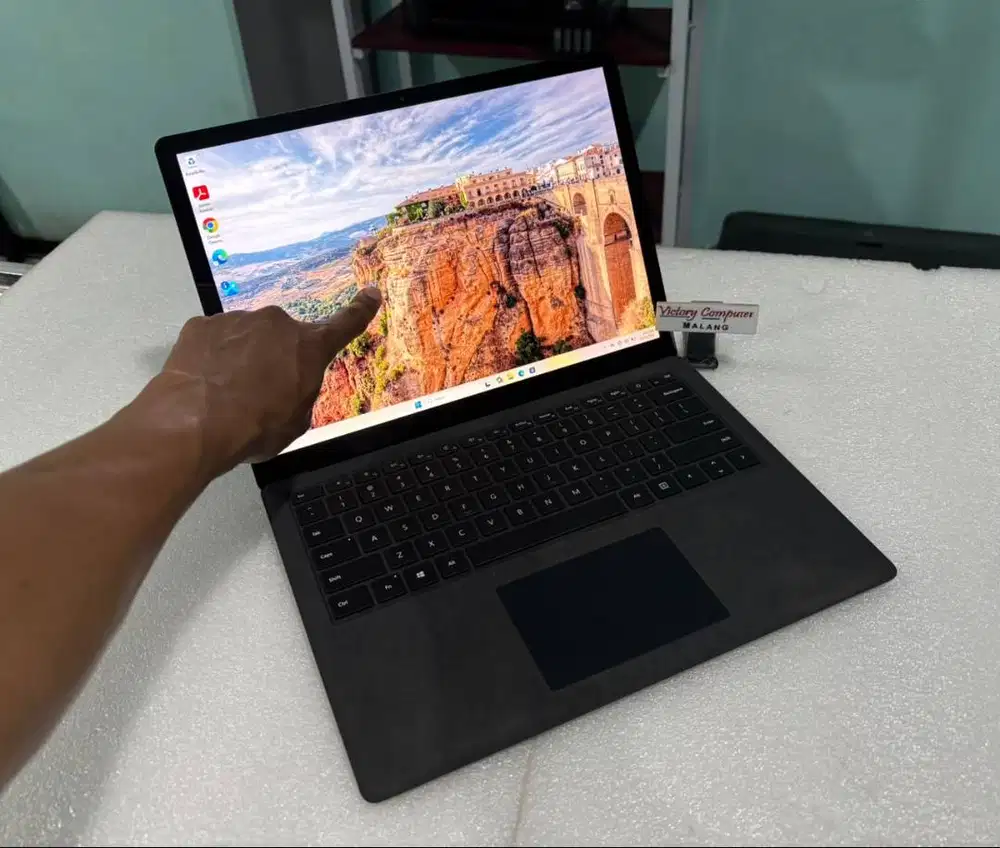 Microsoft surface Laptop 2 core i7 ram 16Gb SSd 512Gb Touchscreen