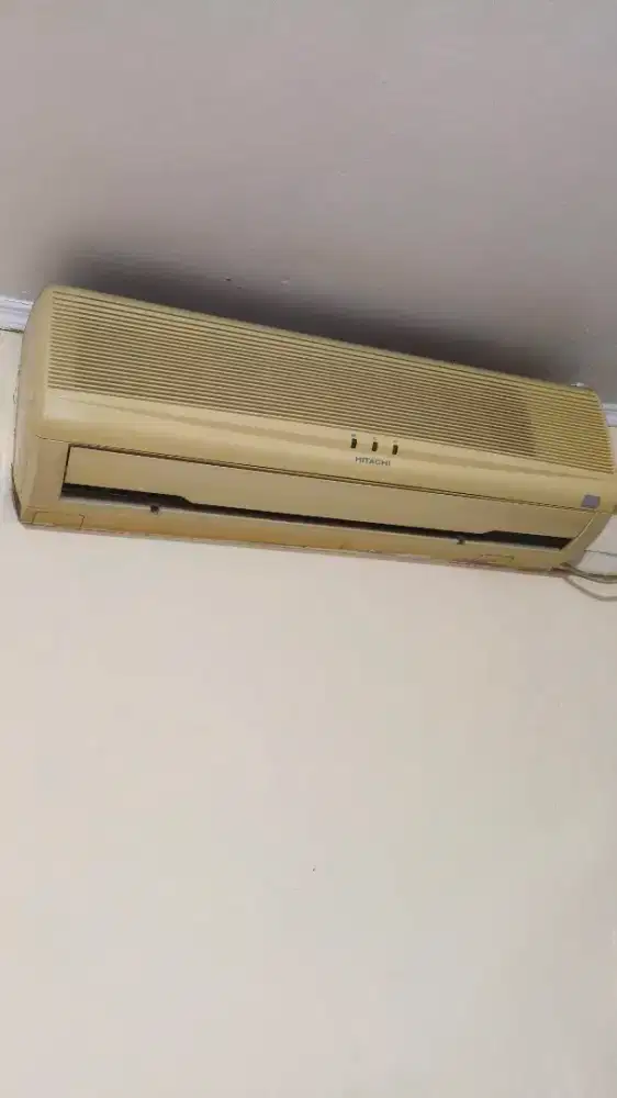 AC Hitachi 1PK masih dingin