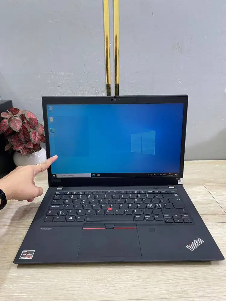 LAPTOP LENOVO T14s RYZEN 5-4650 16/256 LAYAR 14 INCH TOUCHSCREEN *ET