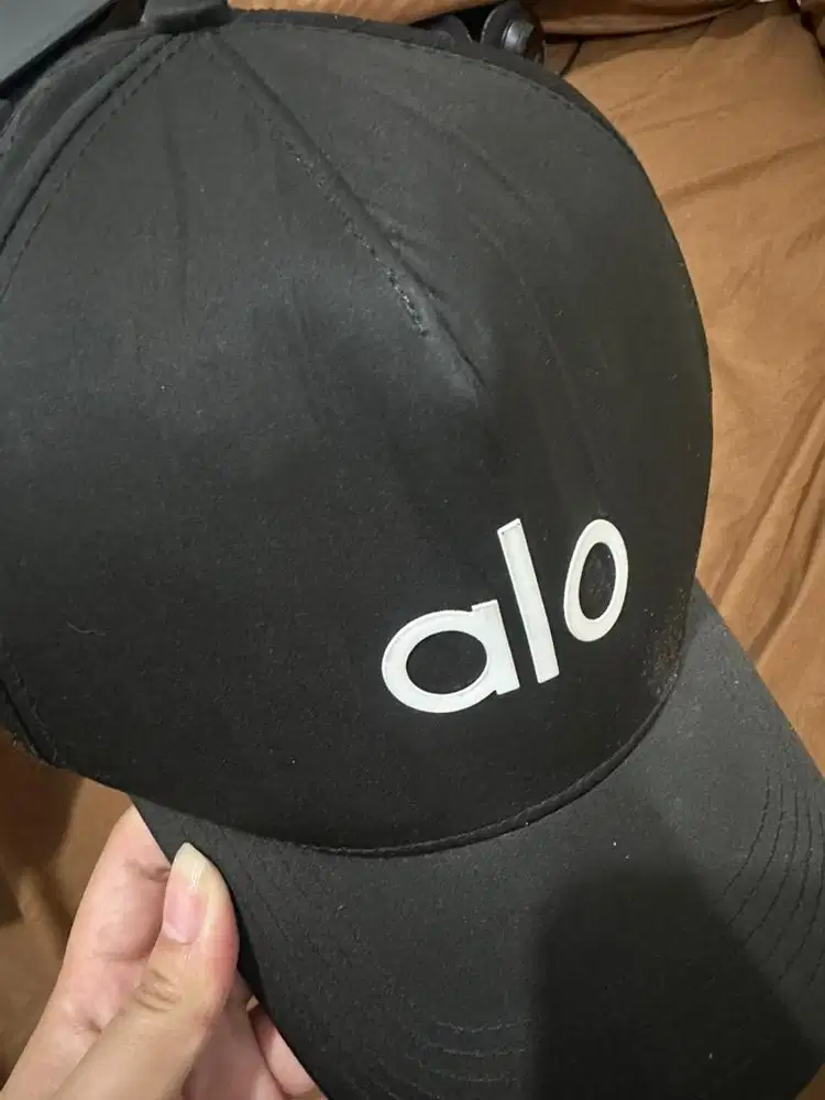 Topi Alo Hitam Preloved Like New