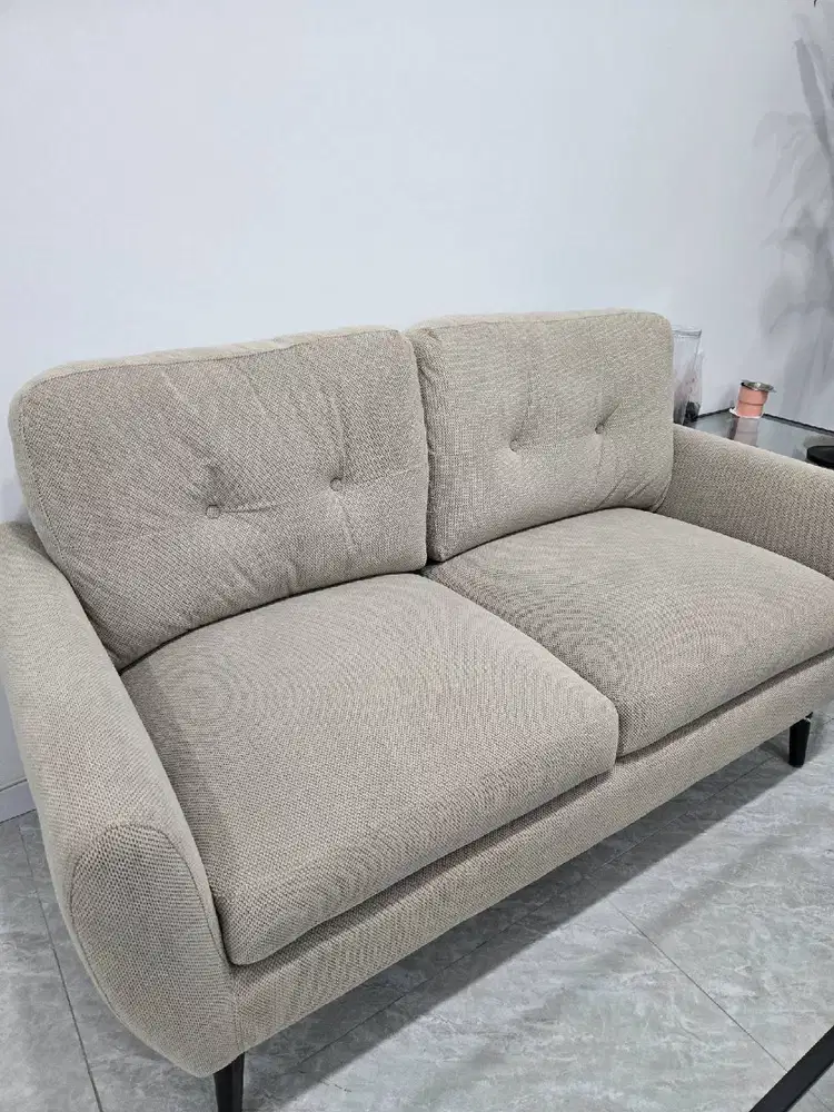 Set Sofa Informa Krem (2+1 Dudukan), Kain Halus, Kaki Hitam