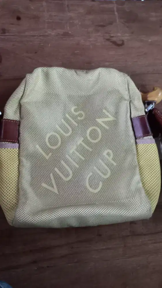 Tas selempang louis vuitton