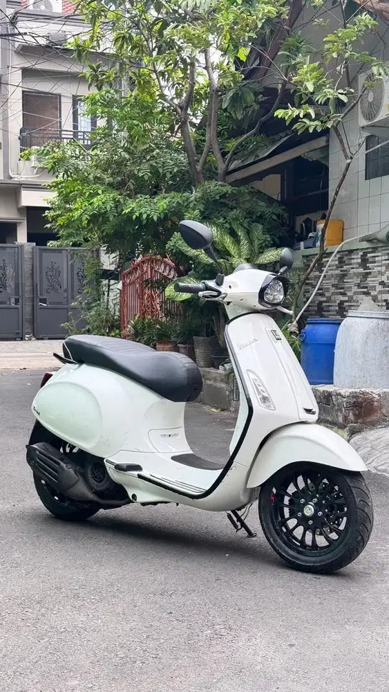 Jual santai Vespa piagio 2024 ABS mulus