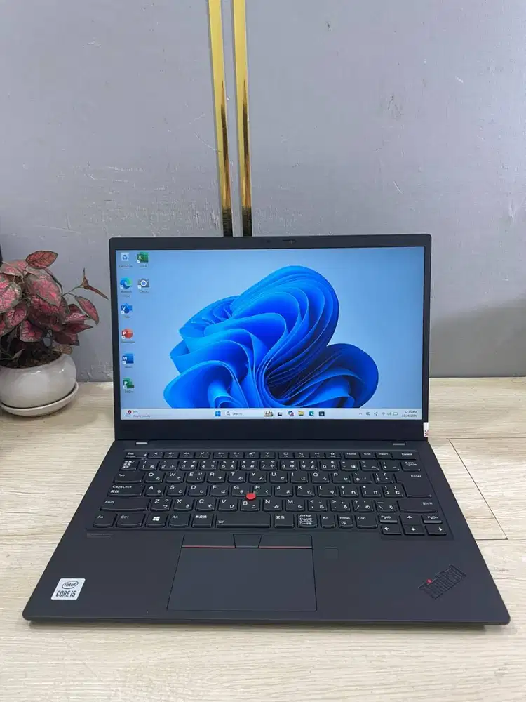 LAPTOP LENOVO X1 CARBON TH8 i5 GEN10 8/256 LAYAR 14 INCH *ET