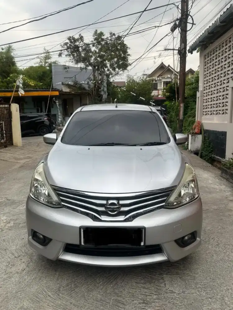 DIJUAL NISSAN GRAND LIVINA 2016 – MANUAL – SILVER