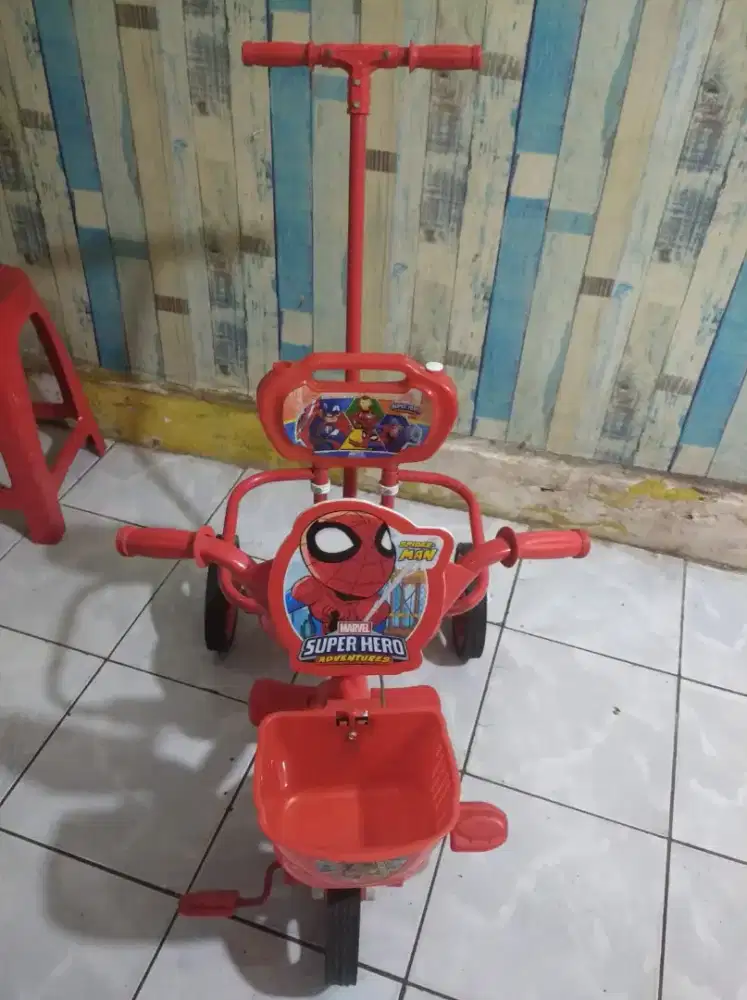 Sepeda anak laki laki