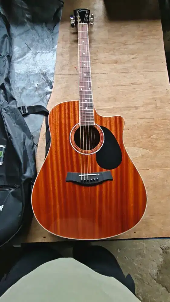 gitar original local merk captain bahan berkwalitas besi tanam,
