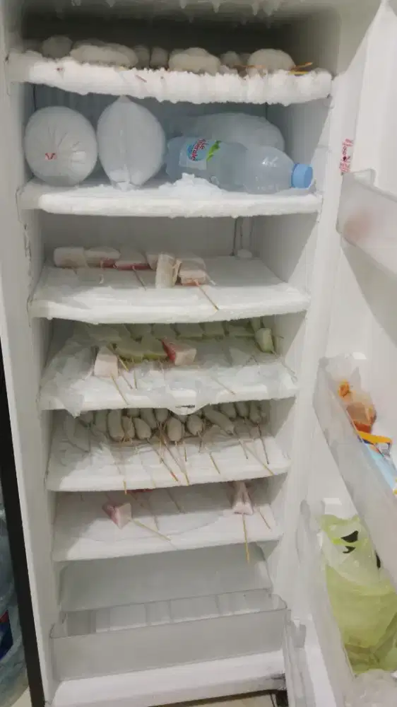 KulkasLG frizer