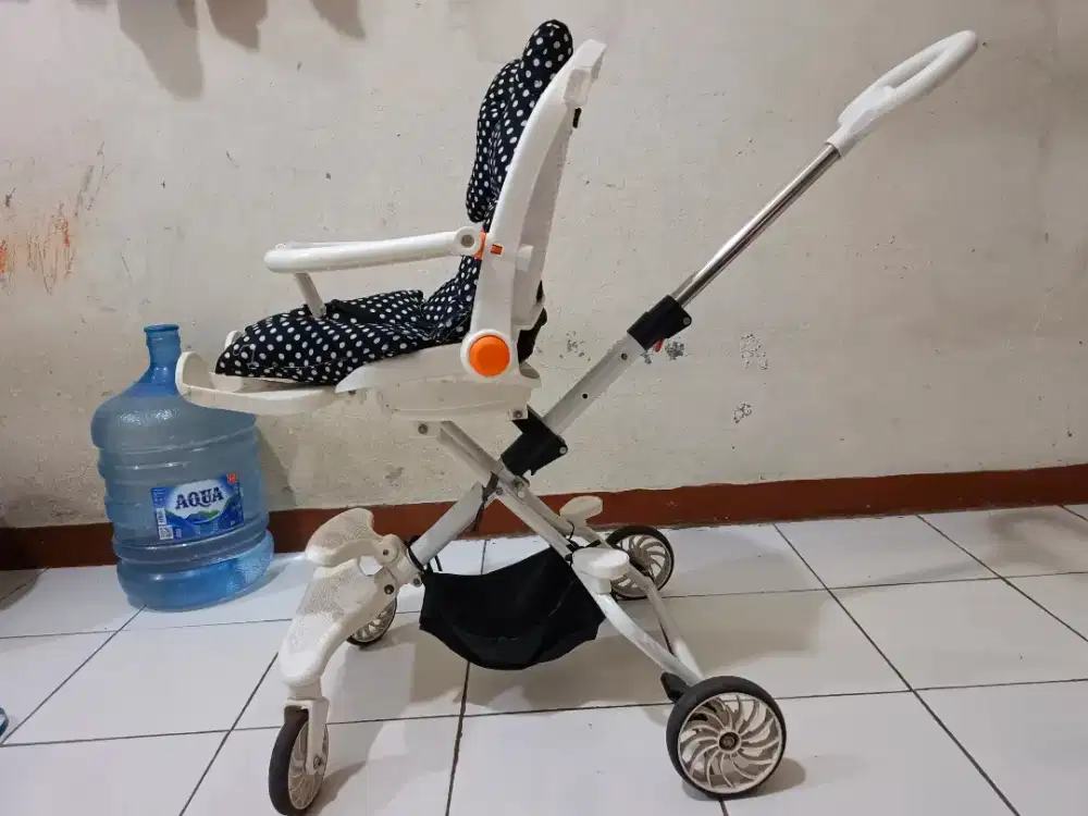 Stoller Bayi warna putih