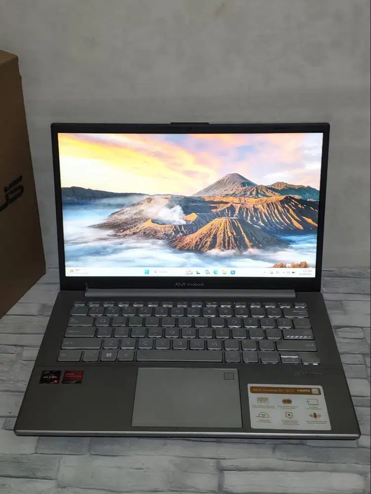 Jual cepat Asus vivobook Ryzen 5 Ram 8 SSD 256 gb