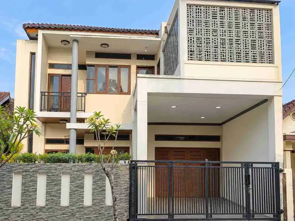 DIJUAL – Rumah SHM LT 200 m², 6 KT, 4 KM, Semi Furnished Dekat Sport Club Bogor