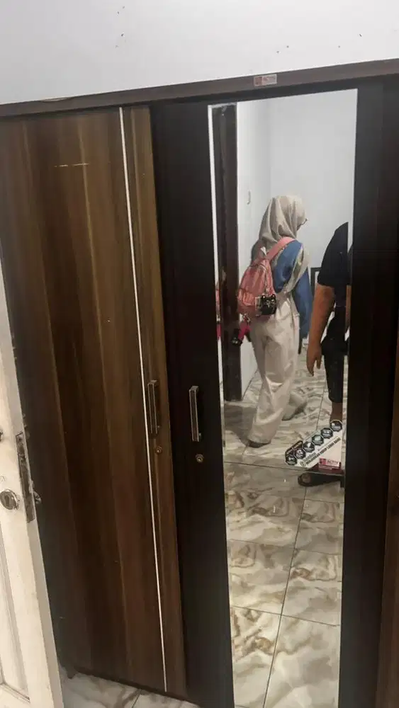 Lemari 3 Pintu Bekas