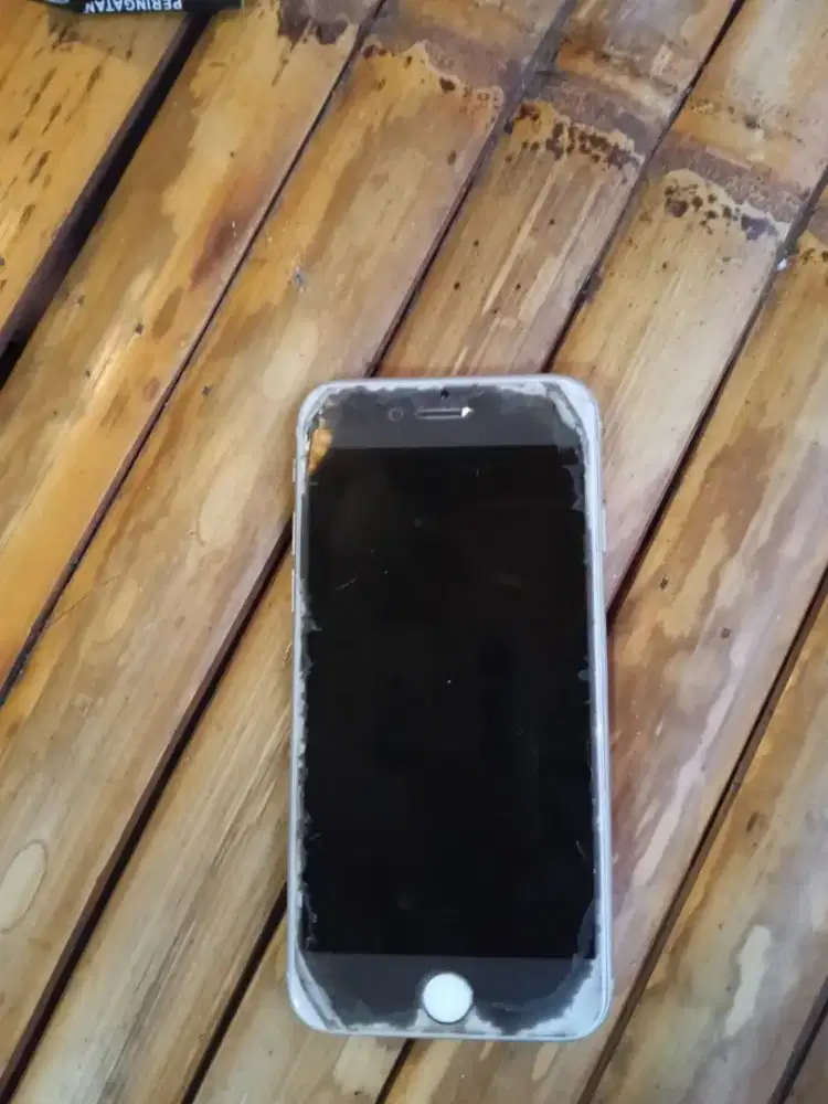 IPHONE 8 - DIJUAL CEPAT