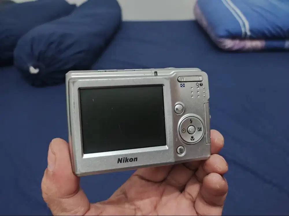 Jual Kamera poket NIKON COOLPIX 1000, 2,4 inc LCD, 7,1Mwga Pixel