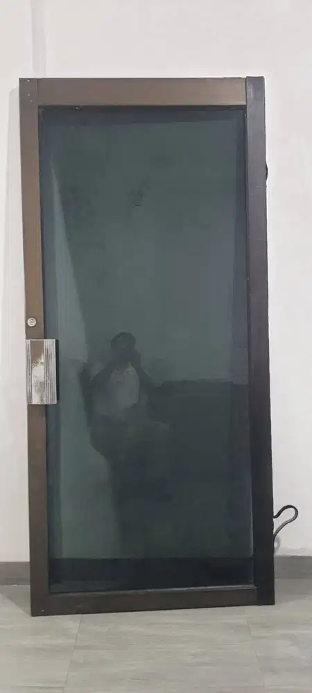 pintu dorong dan tarik kaca