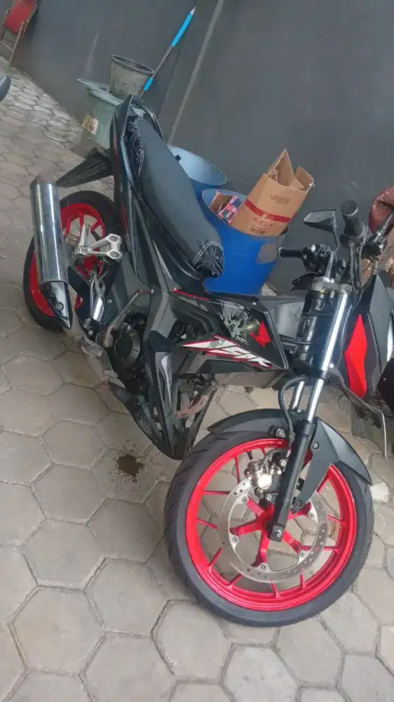 Honda Sonic 150R gress