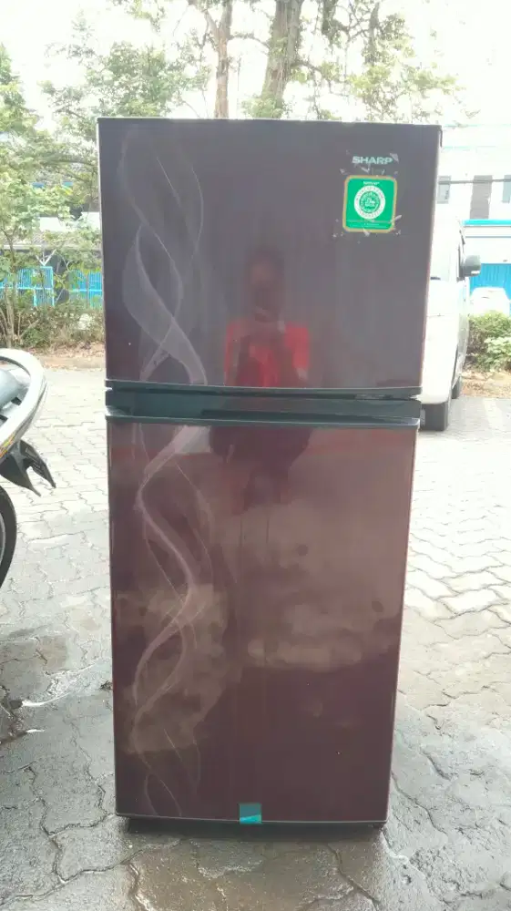 Di jual kulkas merek Sharp