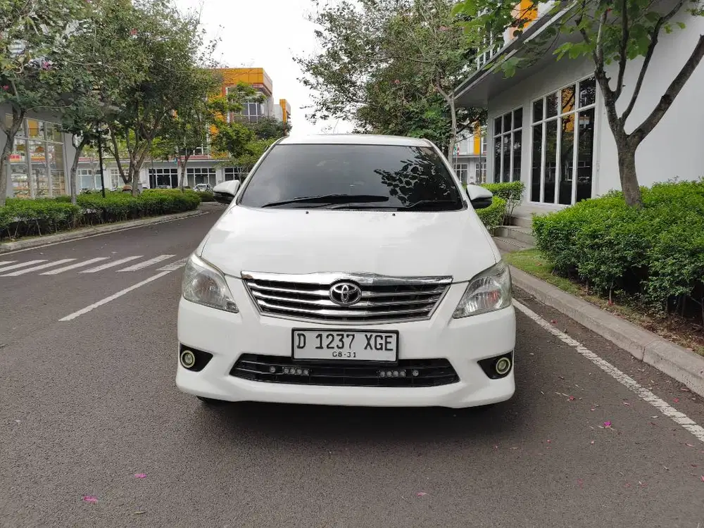 Toyota kijang Innova G matic 2012 putih