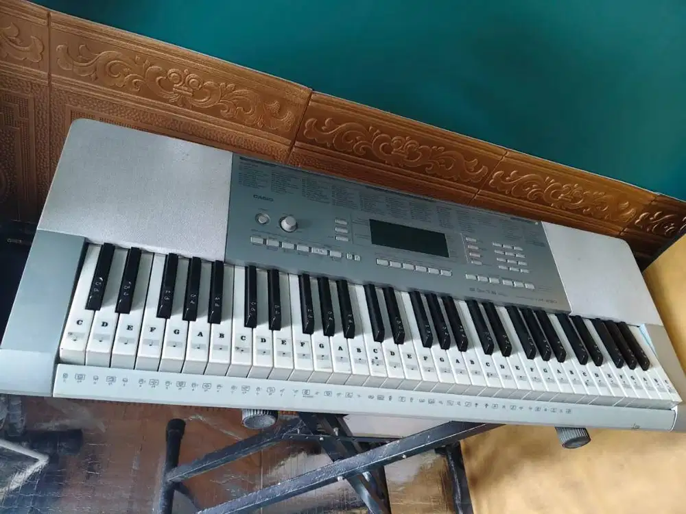 Keyboard Piano CASIO LK-280 (Rusak / Tidak berfungsi) + dus YAMAHA