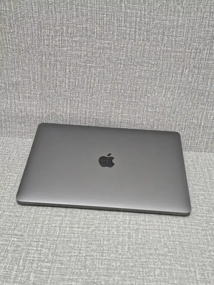 MacBook Pro Retina 13-inch,2020
Intel Core i5
Ram 16 GB
SSD 512 GB