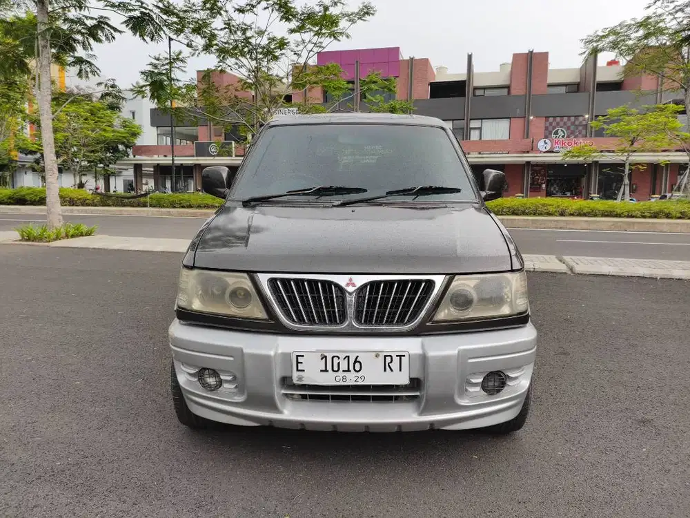 Mitsubishi kuda grandia MT 2002 coklat