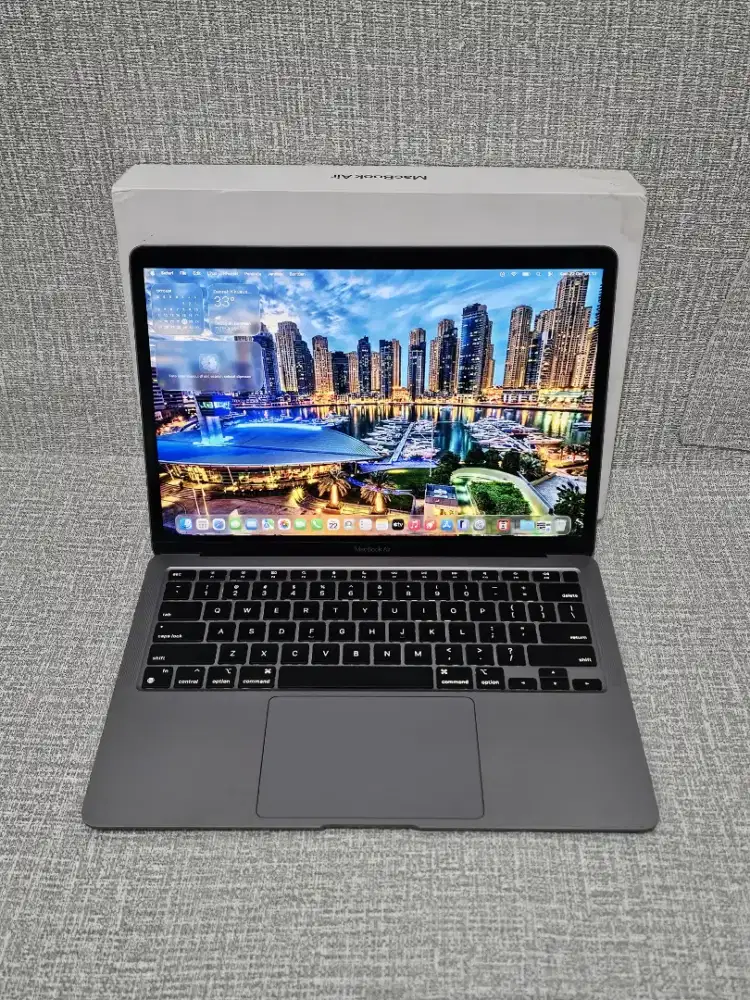 MacBook Air M1 Retina 13 inch 2020
Chip Apple M1 
Ram 8 GB
SSD 256 GB