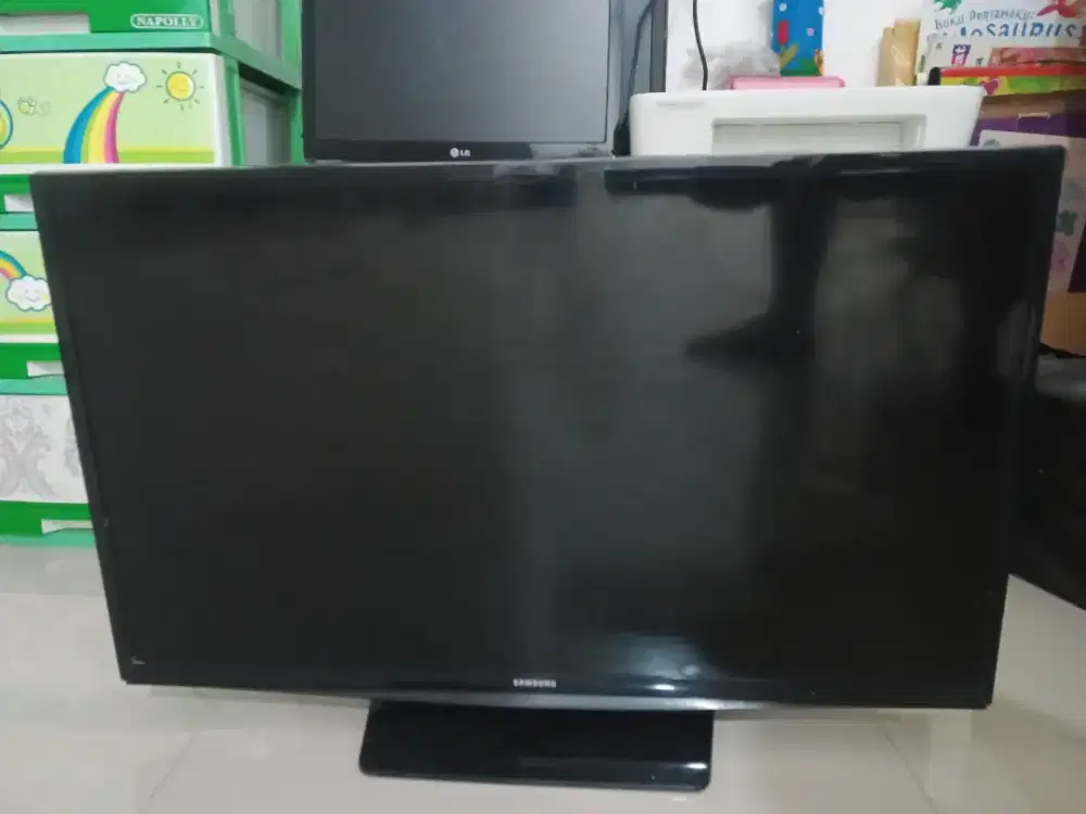 ​TV LED Samsung 32 Inch (UA32H4000) Normal - Minus Layar Sedikit
