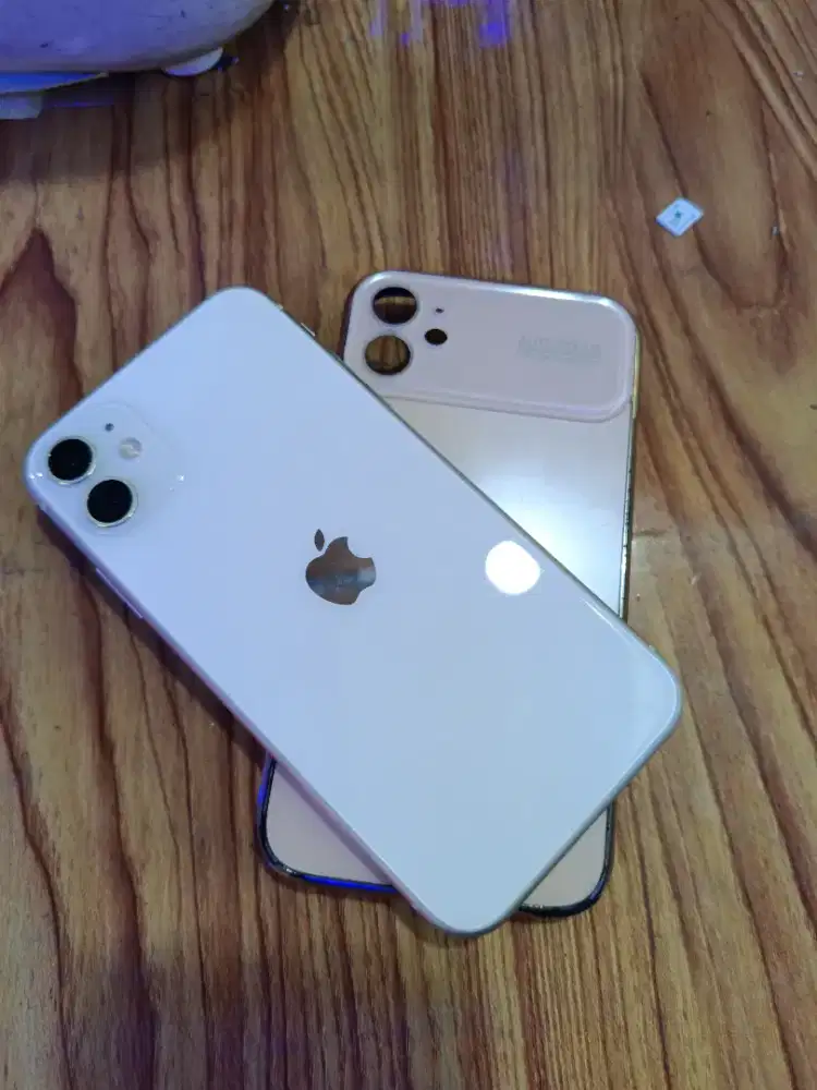 iphone 11 putih 128 GB mulus dan original ibox