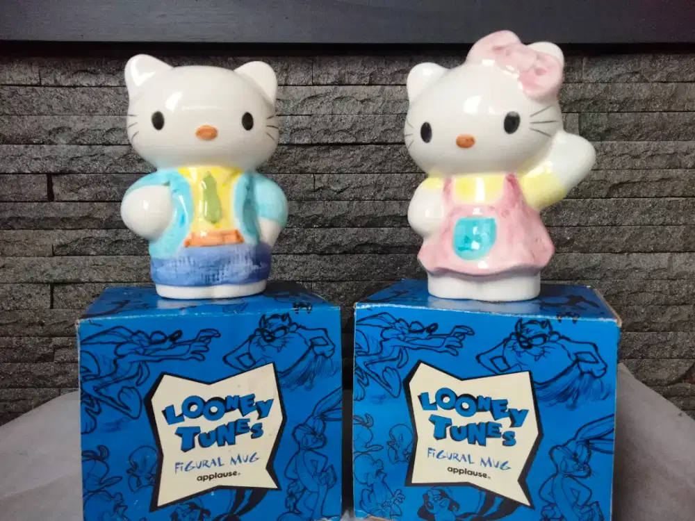 Celengan 3D Hello Kitty.