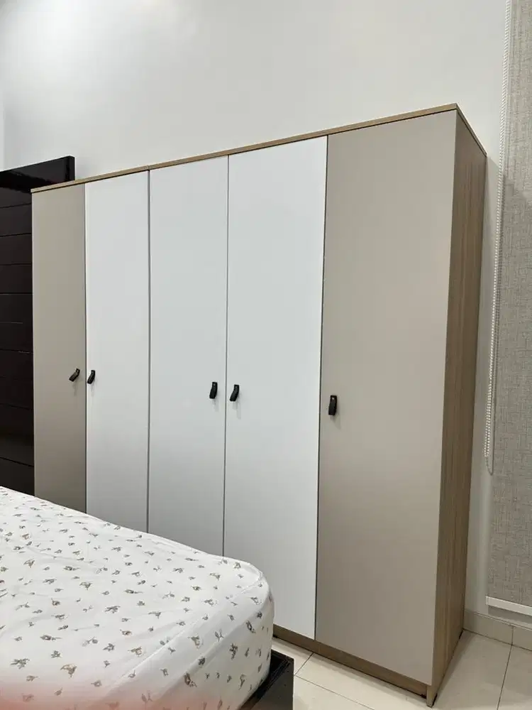 Lemari Baju Dekoruma 5 Pintu (3 Pintu dan 2 Pintu)