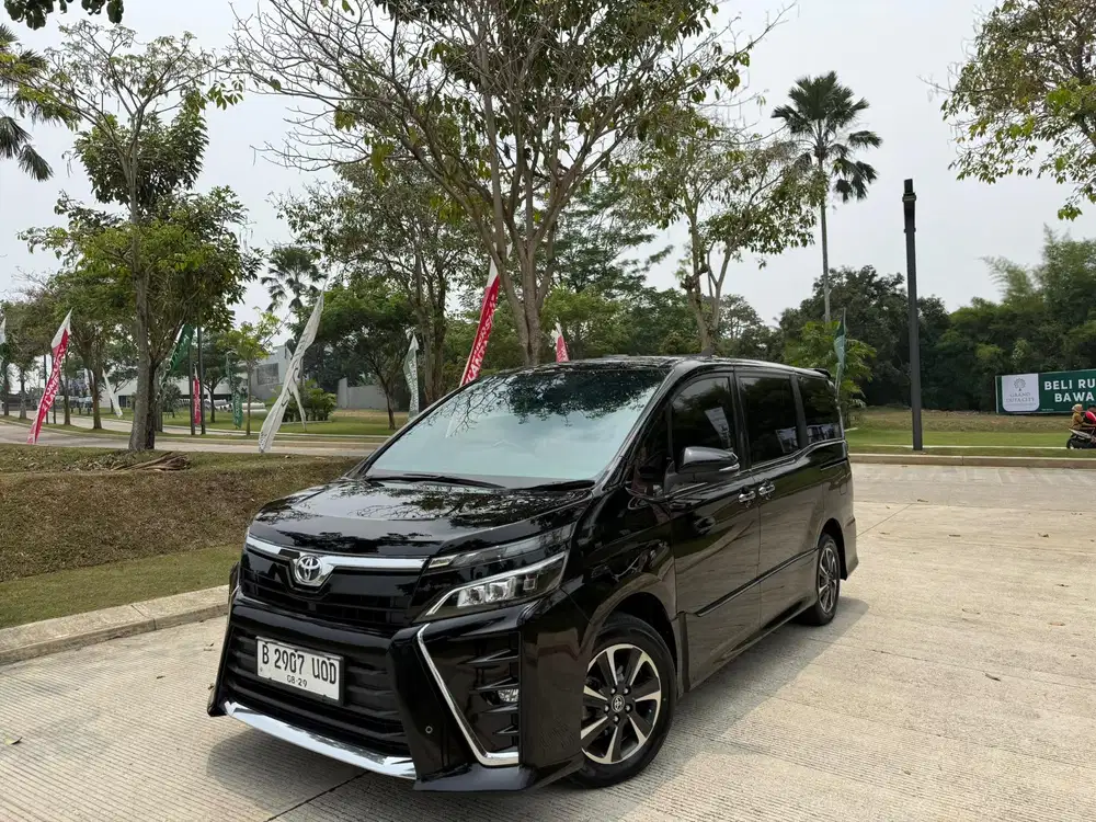 ‎Toyota Voxy 2.0 Automatic 2019 Hitam