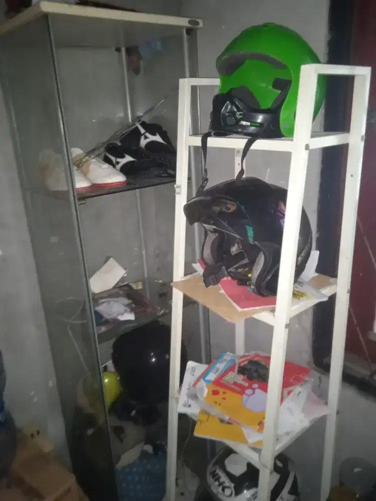 Lemari helm meja TV asesoris ruangan tamu ada 3 item