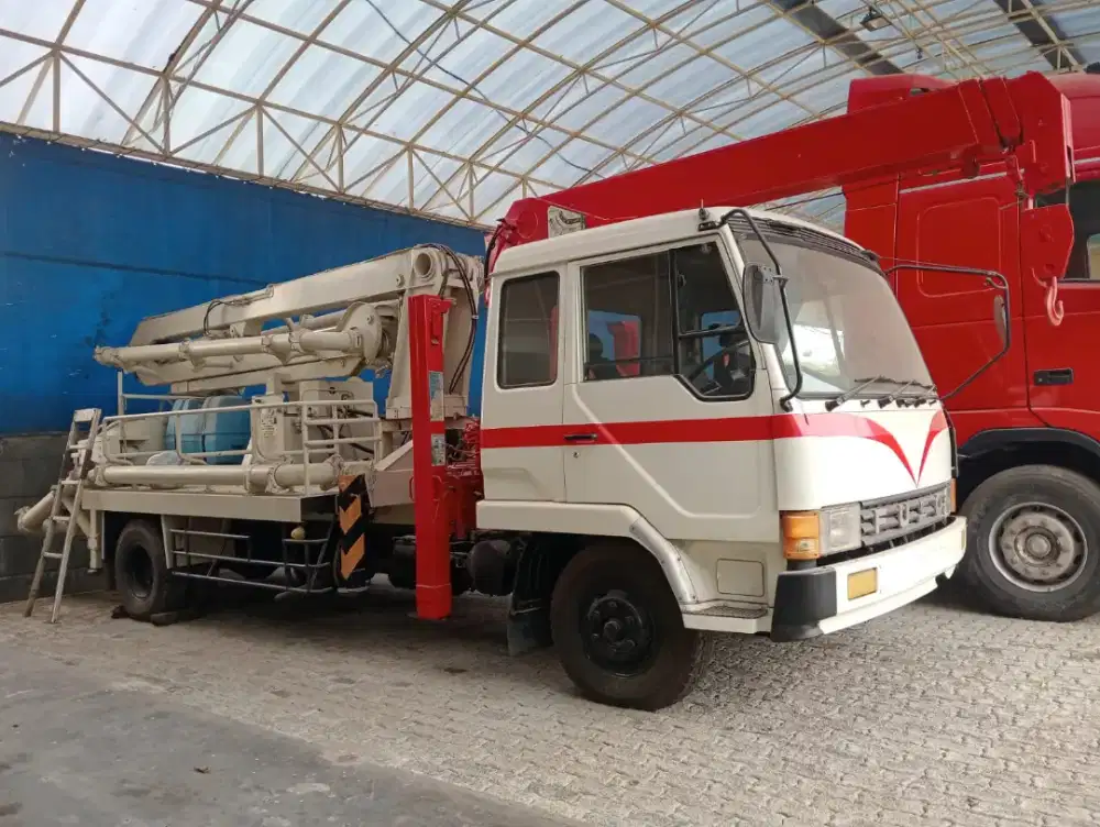 TRUCK CONCRETE PUMP 13 METER CRANE TADANO 3 TON