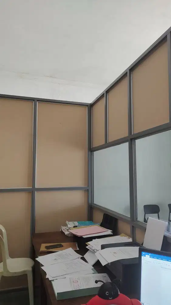 Staff kantor notaris